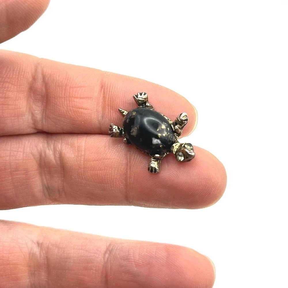 Vintage Turtle Tie Tack Lapel Pin Gold Tone Black Gold‎ Fleck Cabochon Shell
